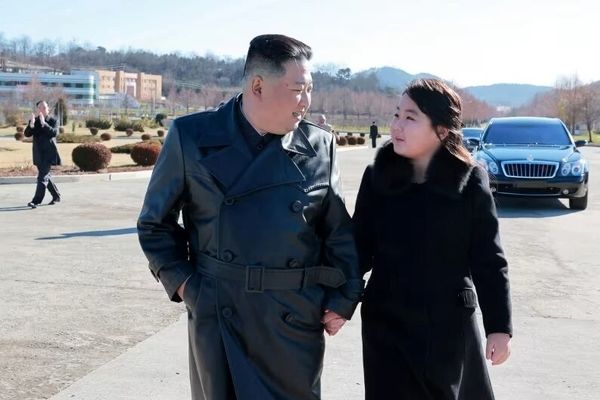 رهبر بعدی کره شمالی یک زن است؟ / دختر نوجوانی که قرار است جانشین پدرش شود / کیم جو آئه برای معرفی به عنوان ولیعهد کره شمالی آماده می‌شود