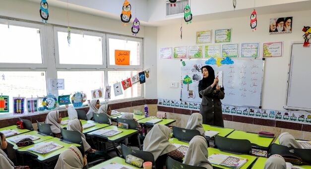 انتخاب ۱۸ معلم نمونه خراسان رضوی |  بهره‌برداری از ۳۰ پروژه آموزشی و ورزشی در هفته گرامیداشت معلم در استان