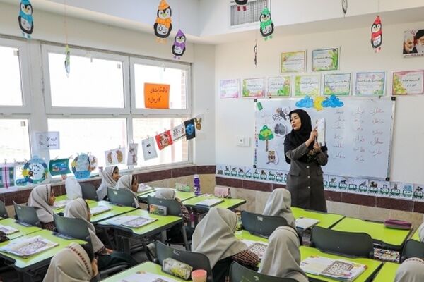 انتخاب ۱۸ معلم نمونه خراسان رضوی |  بهره‌برداری از ۳۰ پروژه آموزشی و ورزشی در هفته گرامیداشت معلم در استان