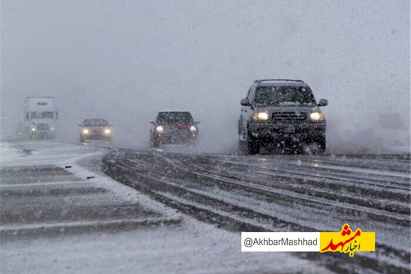 مه در جاده‌های خراسان رضوی دید رانندگان را محدود کرد