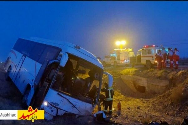 واژگونی اتوبوس در جاده قوچان ۲۶ مصدوم به جا گذاشت