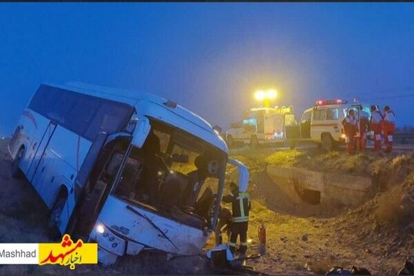 واژگونی اتوبوس در جاده قوچان ۲۶ مصدوم به جا گذاشت