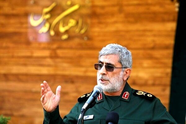 سردار قاآنی: ساحات مقاومت قوی‌تر و منسجم‌تر از قبل در کنار حزب‌الله قهرمان قرار دارند