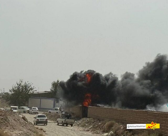 حریق گسترده انبار ضایعات در گناباد مهار شد