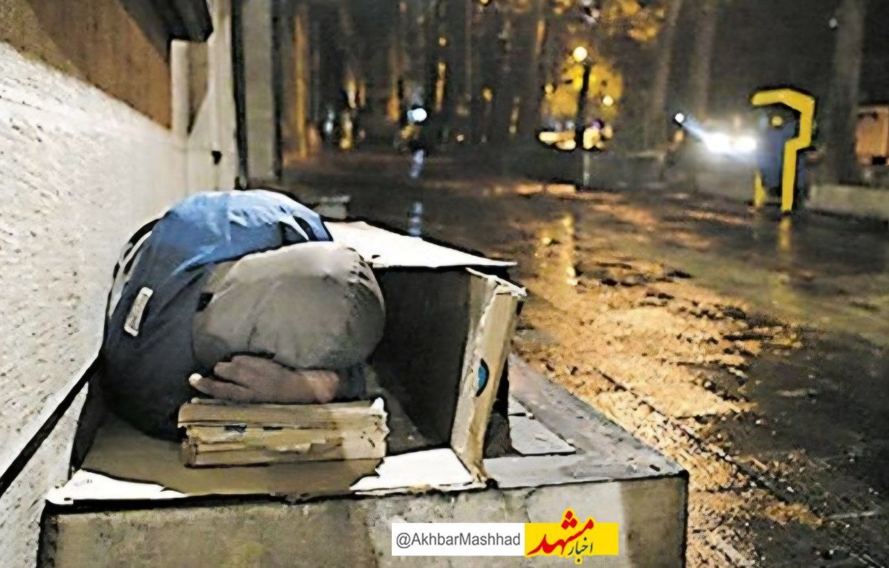 اخاذی «بی‌ام‌‌و»‌سوار از کارتن‌خواب‌ها!