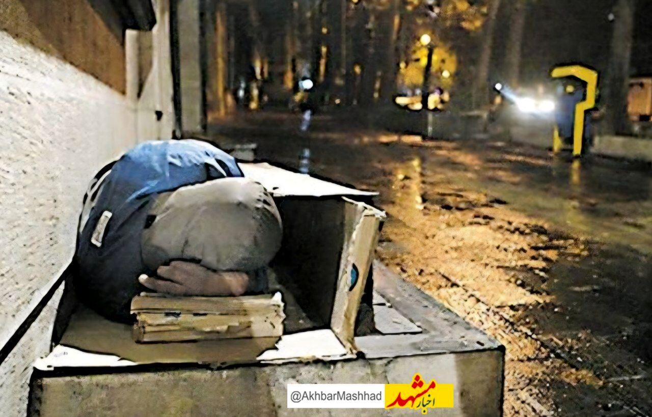 اخاذی «بی‌ام‌‌و»‌سوار از کارتن‌خواب‌ها!