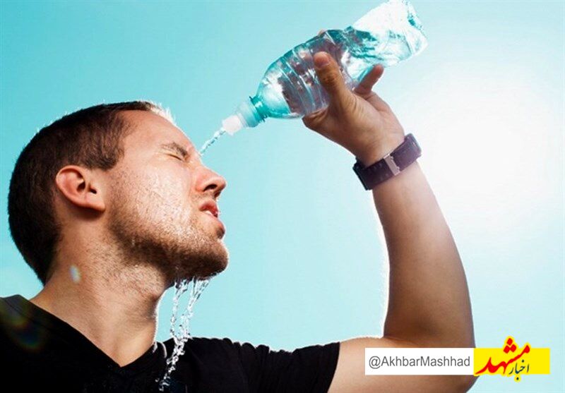 هشدار درباره کم‌آبی بدن در تابستان / توصیه‌های طب سنتی برای روزهای گرم