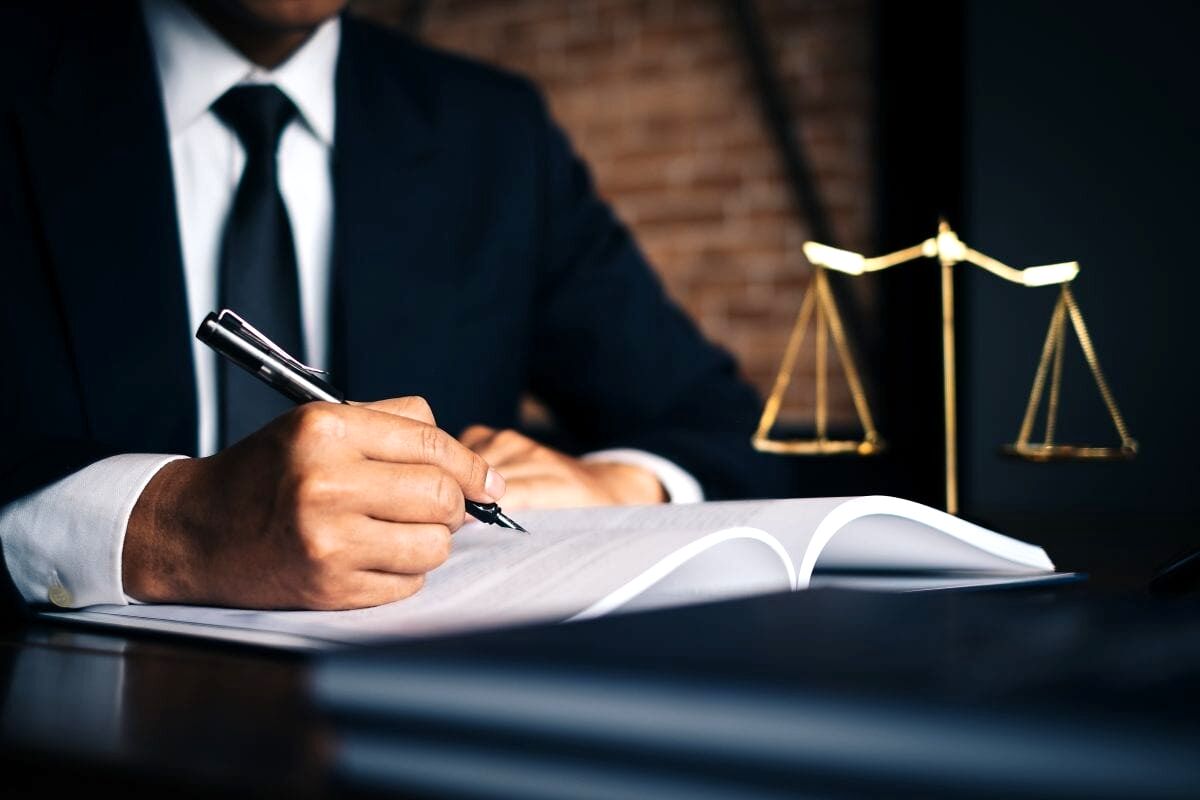 بهترین وکیل مشهد؛ با خدمات گروه حقوقی مشهد وکیل آشنا شوید!