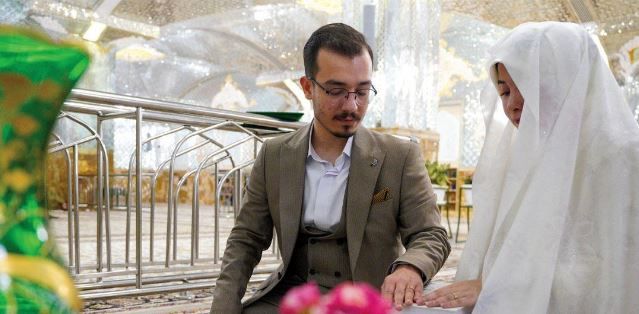 روایت‌هایی از عقد زوج‌های جوان در حرم امام رضا علیه‌السلام | عقد‌های آسمانی در حرم امام مهربانی