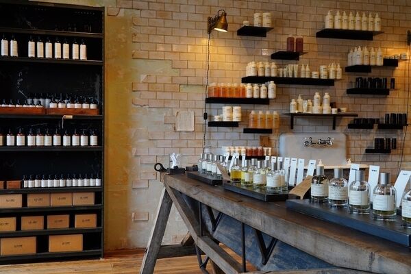 معروف ترین عطر فروشی مشهد | معرفی ۵ عطر فروشی معروف در مشهد