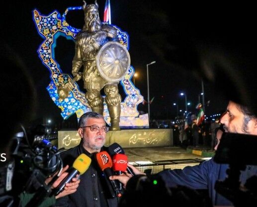 شهردار مشهد مقدس: بزرگترین نماد ایثار و مقاومت با نام «وطن» در مشهد امام رضا (ع) نصب شد