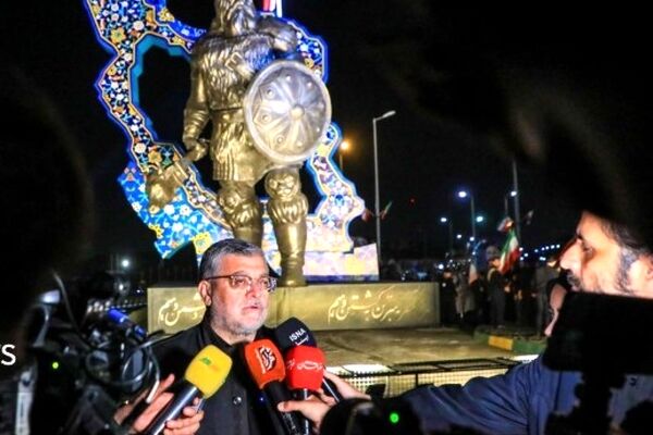 شهردار مشهد مقدس: بزرگترین نماد ایثار و مقاومت با نام «وطن» در مشهد امام رضا (ع) نصب شد
