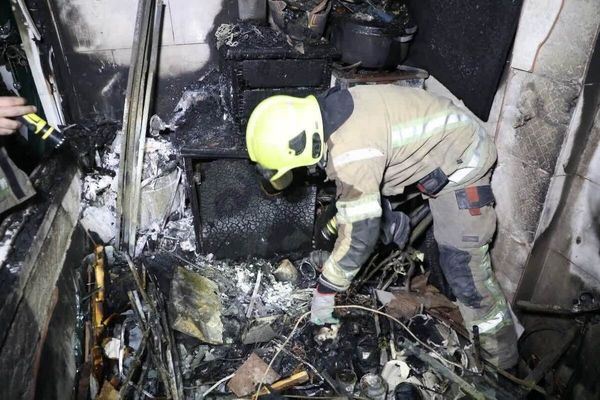 نجات ۵ شهروند از آتش‌سوزی آپارتمان مسکونی در بلوار رسالت مشهد (۲۵ فروردین ۱۴۰۵)