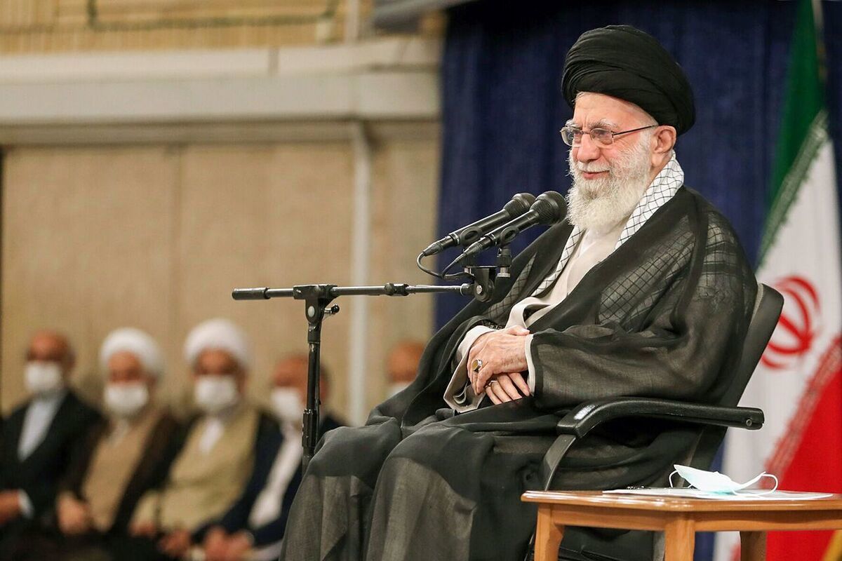 آیا مقلدین رهبر شهید انقلاب اسلامی می توانند همچنان از ایشان تقلید کنند؟