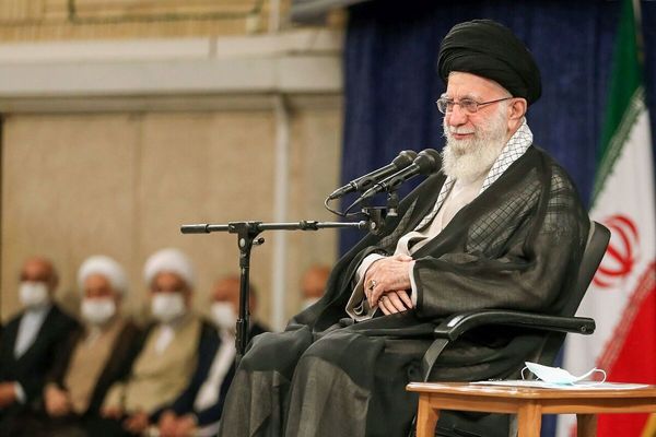 آیا مقلدین رهبر شهید انقلاب اسلامی می توانند همچنان از ایشان تقلید کنند؟