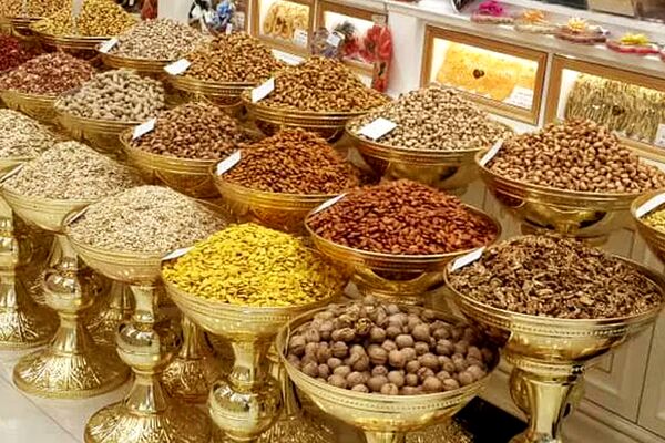 فراوان بودن آجیل در بازار شب یلدای مشهد / قیمت آجیل نسبت به سال گذشته تغییر چندانی نداشته است