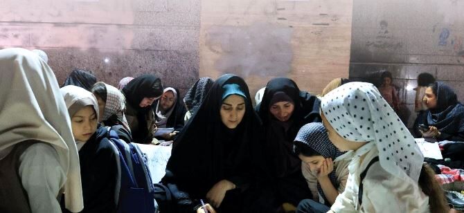گفت‌و‌گو با آموزگارانی که کلاس درسشان را در خیابان برگزار می‌کنند | جهاد آموزش در کلاس خیابان