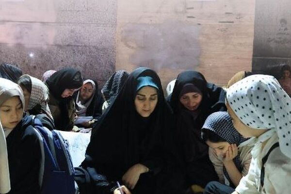 گفت‌و‌گو با آموزگارانی که کلاس درسشان را در خیابان برگزار می‌کنند | جهاد آموزش در کلاس خیابان