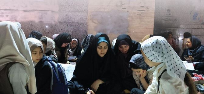 گفت‌و‌گو با آموزگارانی که کلاس درسشان را در خیابان برگزار می‌کنند | جهاد آموزش در کلاس خیابان