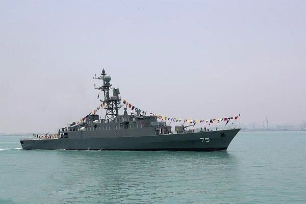 واکنش عراقچی به غرق شدن ناوچه دنا: پشیمان خواهید شد