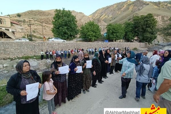 زنجیره انسانی مردم هزار مسجد در اعتراض به انتقال آب به مشهد