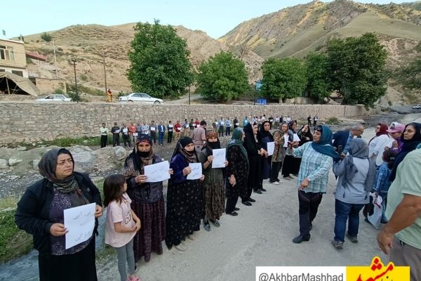زنجیره انسانی مردم هزار مسجد در اعتراض به انتقال آب به مشهد