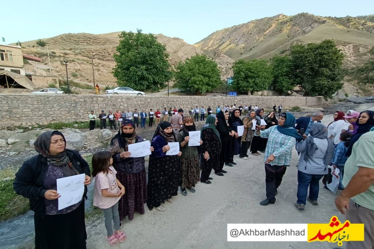 زنجیره انسانی مردم هزار مسجد در اعتراض به انتقال آب به مشهد