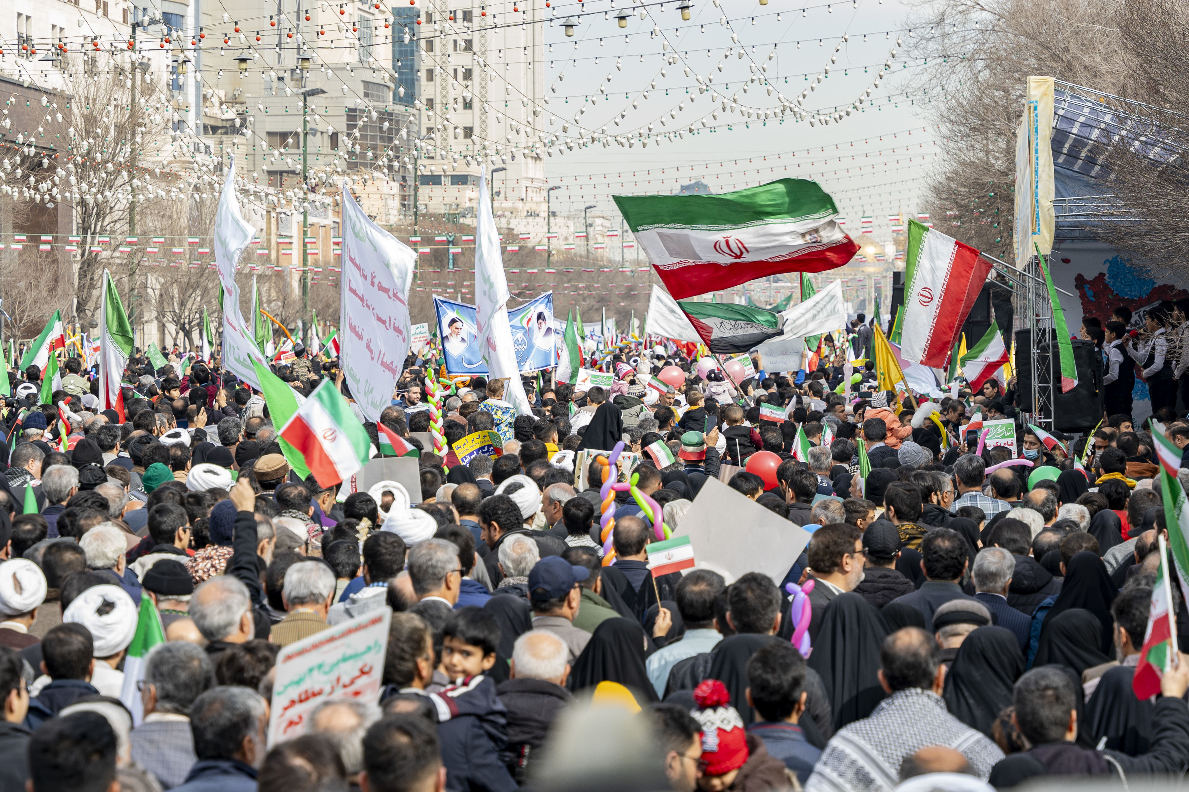 گزارش تصویری از راهپیمایی مردم مشهد در 22 بهمن 