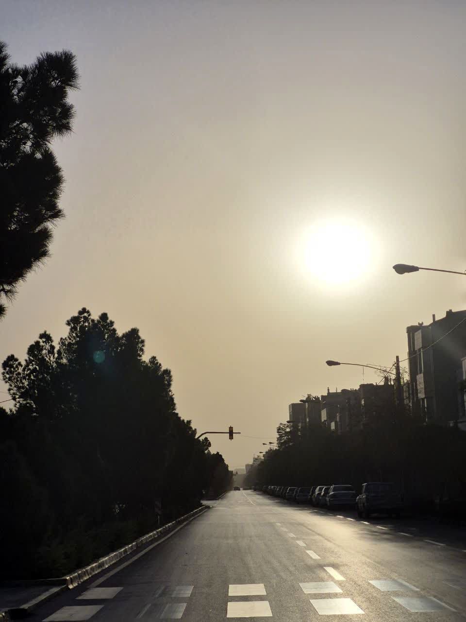 وزش باد شدید و گرد و خاک در مشهد و مناطق بادخیز استان