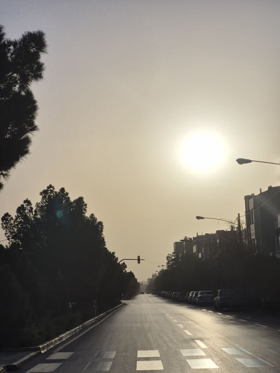 وزش باد شدید و گرد و خاک در مشهد و مناطق بادخیز استان