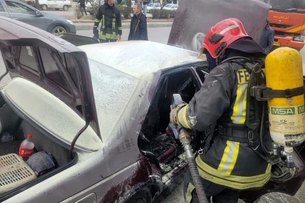 نجات ۲ کودک خردسال از آتش سوزی خودرو در مشهد + جزییات (۱۵ فروردین ۱۴۰۵)