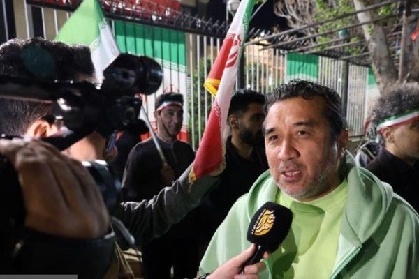 خداداد عزیزی در تجمعات مردمی مشهد | برای من نام ایران و این پرچم مهم است + فیلم