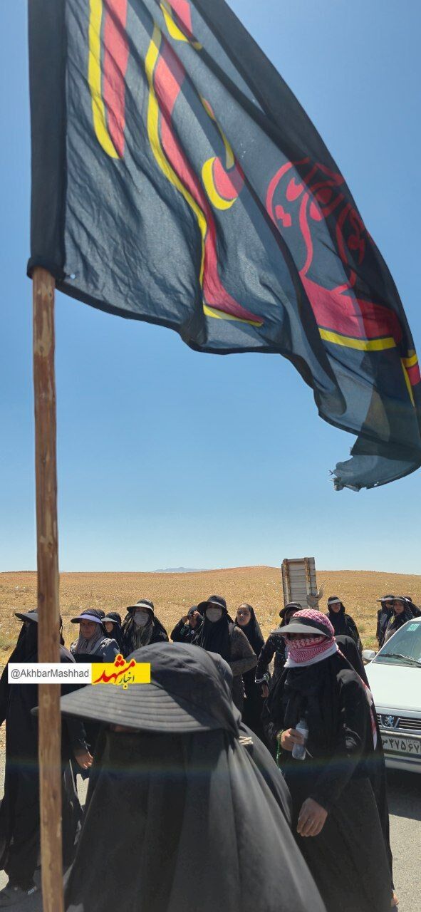 از کودک هفت‌ساله تا مادربزرگ ۷۵ ساله؛ حرکت کاروان پیاده‌روی به سمت مشهد در ملک‌آباد
