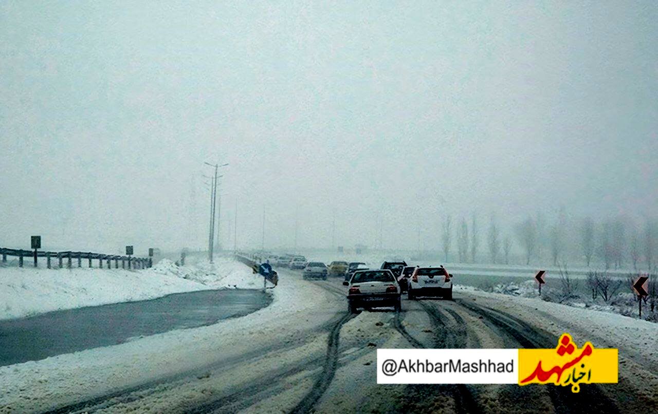 جاده های خراسان رضوی برفی و مه آلود است