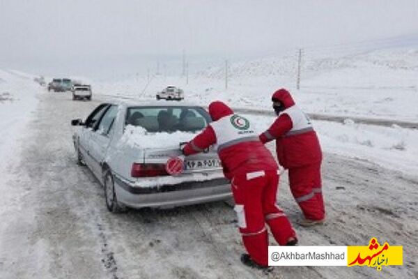 رهایی ۱۴۰ نفر گرفتار در برف و کولاک محور کوهسرخ