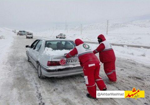 رهایی ۱۴۰ نفر گرفتار در برف و کولاک محور کوهسرخ
