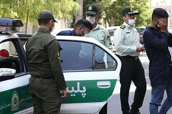 حمله اتباع خارجی با شمشیر به جوان ایرانی