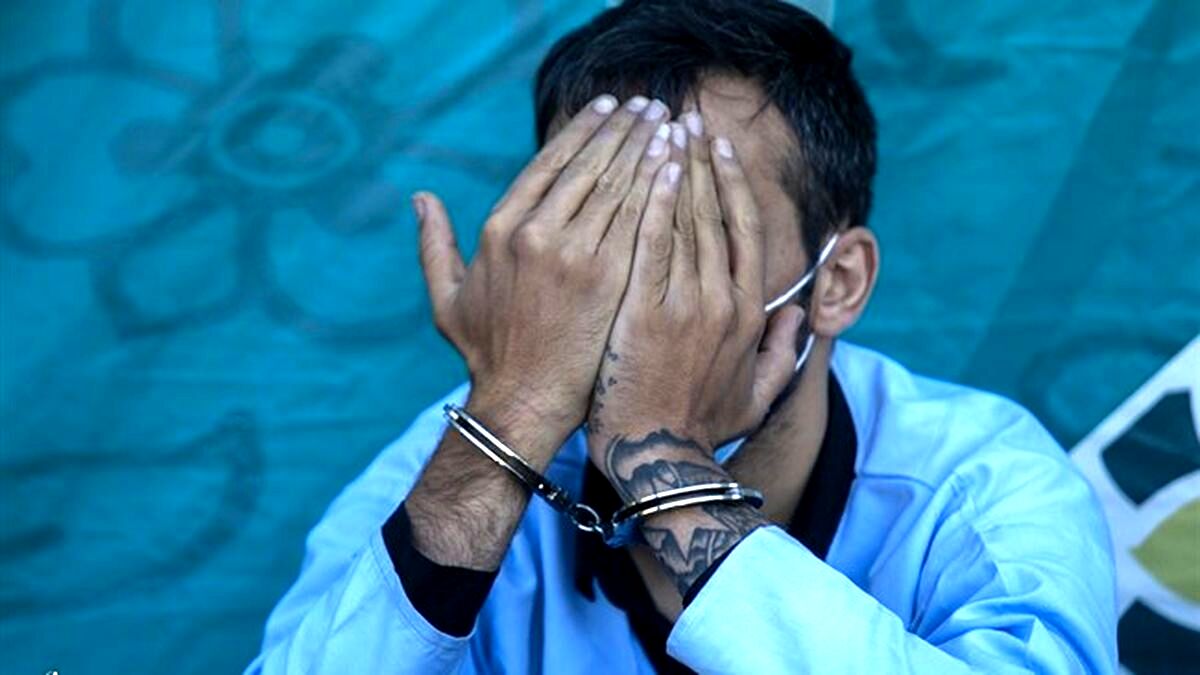 مرد پلید برای اجرای نقشه‌اش در خانه دختر همسایه را شکست
