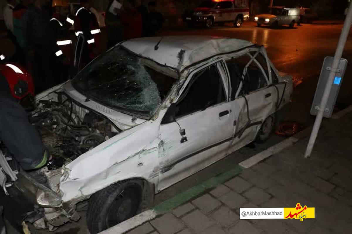 عملیات موفقیتآمیز نجات در حادثه برخورد پراید با گاردریلهای چراغچی