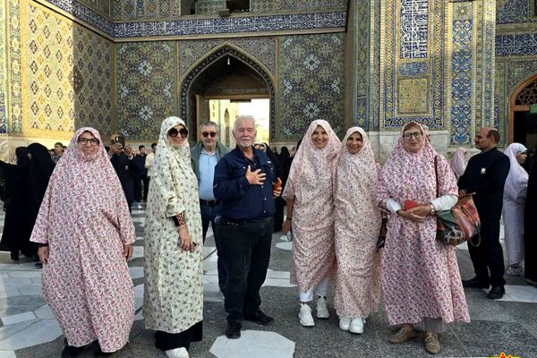 ۳۶۹ غیر مسلمان به حرم مطهررضوی مشرف شدند