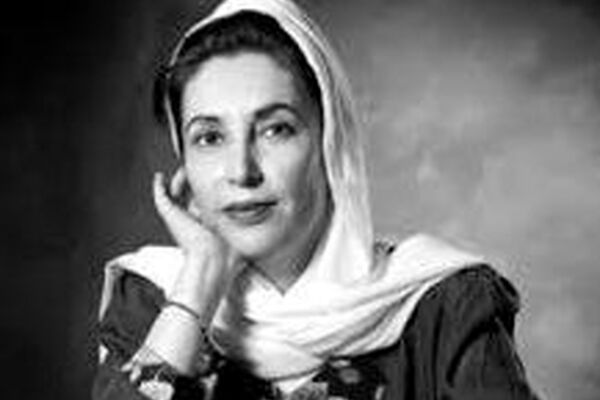 بی‌نظیر بوتو در حرم امام‌رضا(ع)