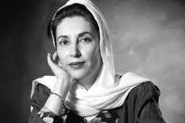 بی‌نظیر بوتو در حرم امام‌رضا(ع)