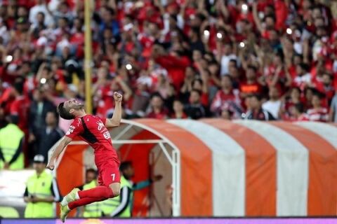 شروع نقل و انتقالات نیم فصل/شماره هفت پرسپولیس در راه سپاهان