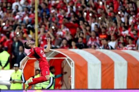 شروع نقل و انتقالات نیم فصل/شماره هفت پرسپولیس در راه سپاهان