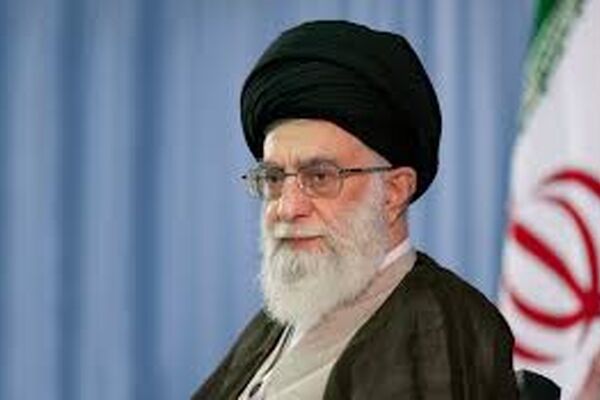 رهبر انقلاب مسئولان را به تلاش برای کمک به آسیب دیدگان زلزله فراخواندند