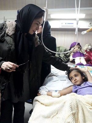 ملاقات سینماگران با مصدومان مناطق زلزله‌زده