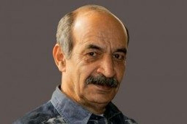 28 آباد تولد نویسنده«غریبه و اقاقیا»/بوکسوری که نویسنده شد