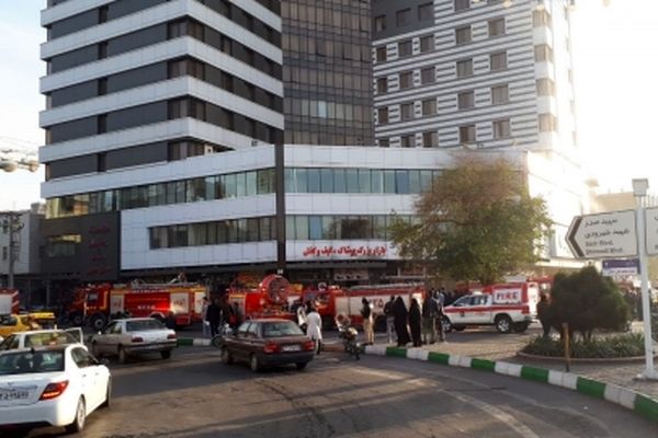 فروشگاه عرضه کفش در مشهد طعمه حریق شد