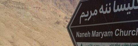 ننه مریم در حال جمع آوری بدن فرزندش+ عکس