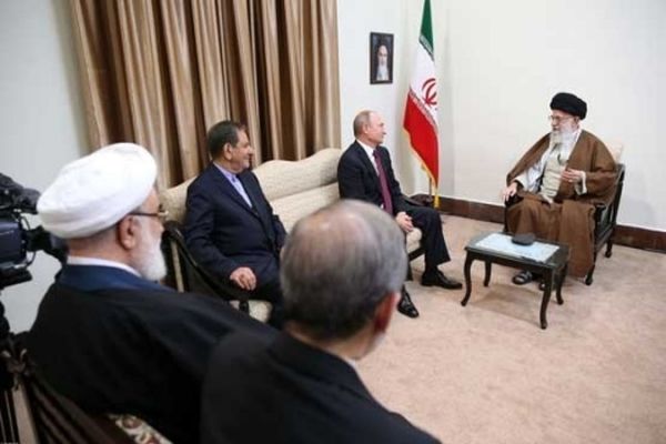 می‌توانیم با حذف دلار در معاملات، تحریم‌ها را بی‌اثر کنیم